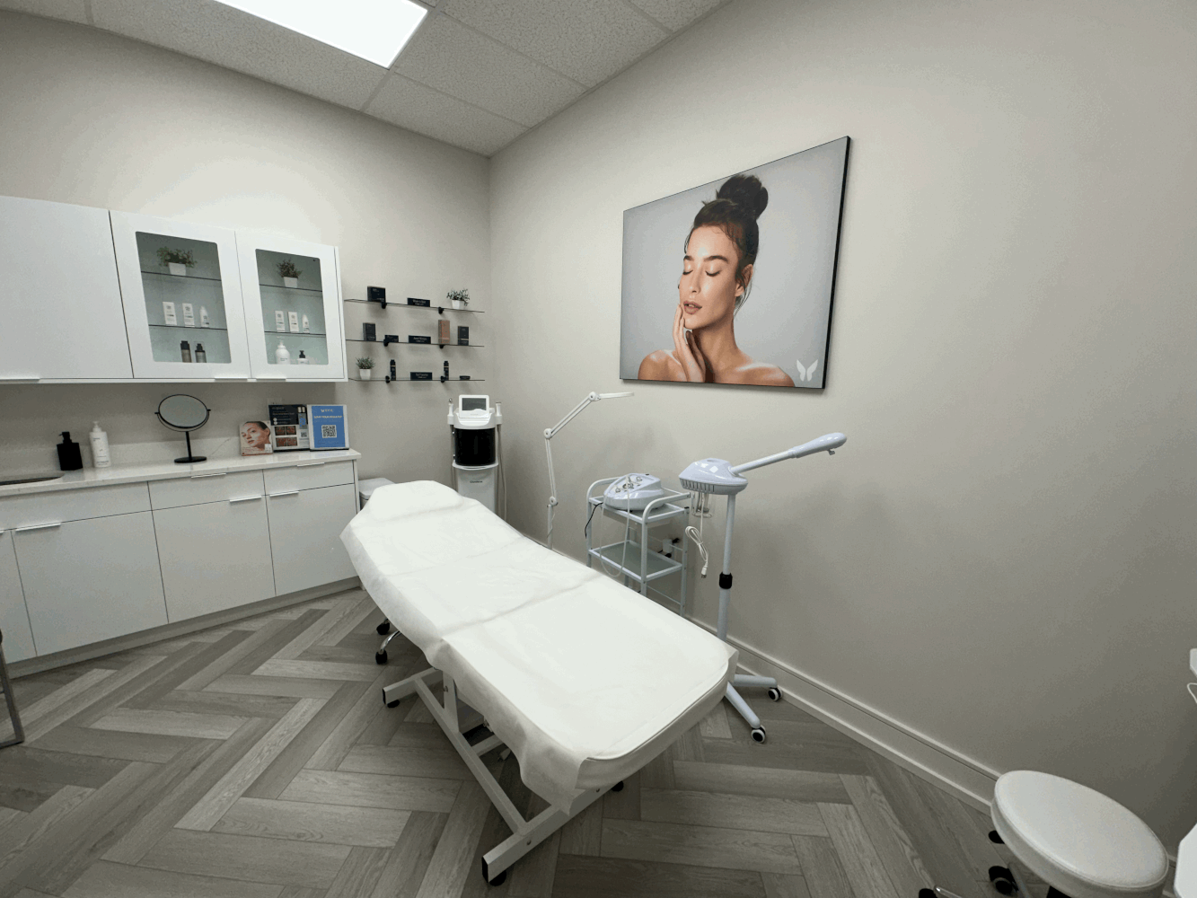 BYou laser clinic inside operating room