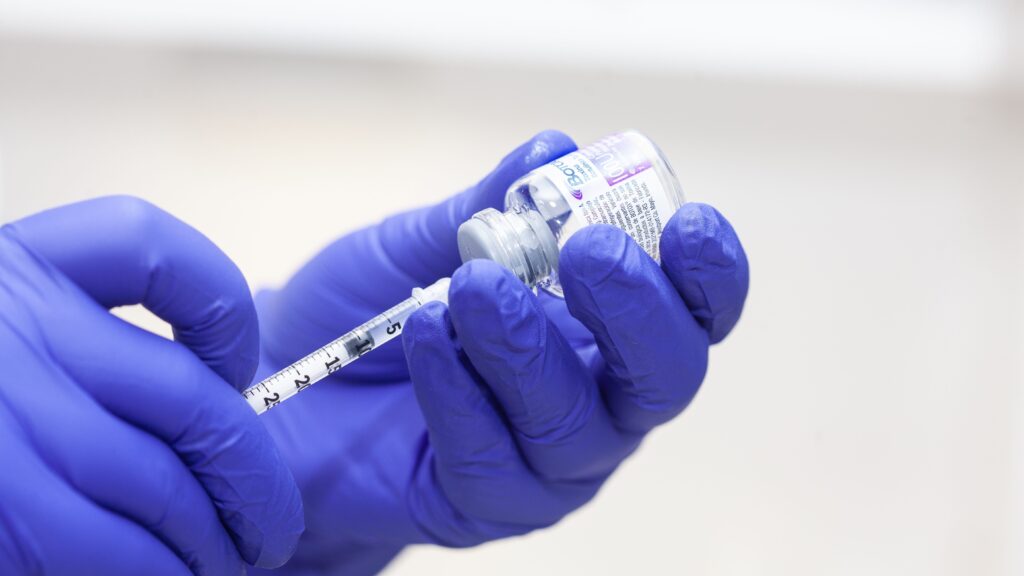 Cali,,Colombia,-,July,12,,2024:,Hands,Of,A,Dermatologist person extracting botox into injector